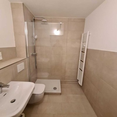 Schöne 2,5-Zimmer-Hochparterre-Wohnung mit Wohnessdiele nach Sanierung mit Balkon (Uni Nähe)
