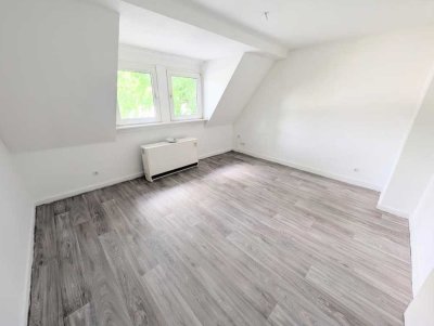 **Garten gefällig? +ca. 60m² Wohnung +Mansardenzimmer +modernes Tageslichtbad +eigener Garten**
