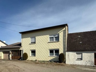 Wohnhaus + Nebengebäude auf riesigem Grundstück