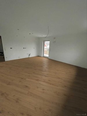 Erstbezug: Moderne 2,5-Zi.-Wohnung mit Balkon