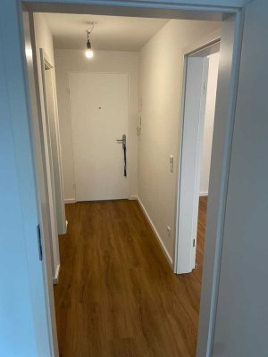 Helle, kernsanierte 2-Zimmer-Wohnung mit Balkon in München-Ismaning