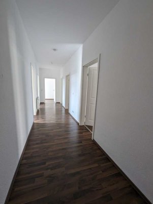 ***NEU!!!*Schicke 4-R.-Whg. mit Balkon u. tollem Bad m.Badewanne!!***