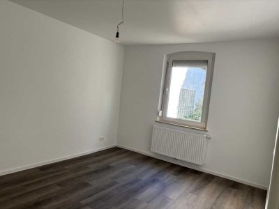 Erstbezug nach Sanierung! 4-Zimmer-Wohnung mit Terrasse/Garten & Einbauküche in ruhiger Lage