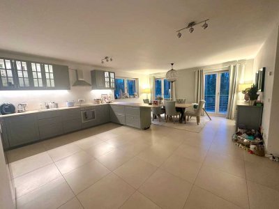 WOHNEN AM WASSER: Exklusive Erdgeschosswohnung in ruhiger, zentraler Lage