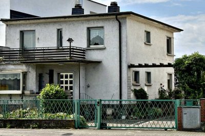MAINBLICK! 1-2 FAMILIEN-WOHNHAUS MIT NEBENGEBÄUDE, HOFRAUM, GARAGE UND GARTEN