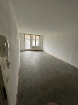 ! NUR MIT WBS (Wohnungsberechtigungsschein) Renovierungsbedürftige 3 Zimmer Wohnung zu Vermieten