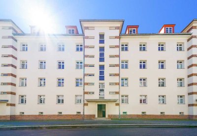 Nachgefragte 2-RW im DG* sonniger Süd-Balkon* offene Küche* Tageslichtbad mit Dusche* zentrale Lage*