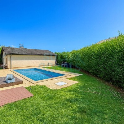 NEUER PREIS! Generationenhaus mit Wintergarten, Garage und Pool