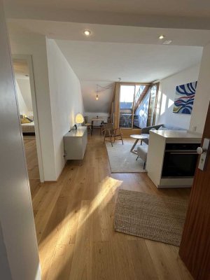 Helle hochwertige 2 Zimmer Dachwohnung in der Säbener Str, Untergiesing