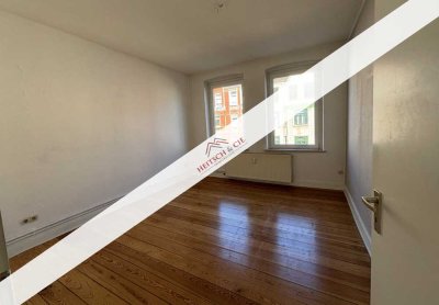 Paket aus 2 Altbauwohnungen mit Balkon + 2 Dachgeschossrohlingen zur Erweiterung!