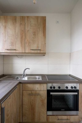 Großzügige, helle 1-Zimmer-Wohnung mit Balkon für jung und alt, zentral gelegen !