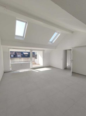 Erstbezug nach Renovierung! Helle 3 Zimmer -Wohnung mit Balkon!
