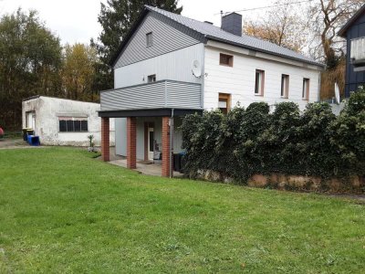 Freistehendes 2-Familienhaus mit großem Grundstück und großer Garage in Neunkirchen zu verkaufen