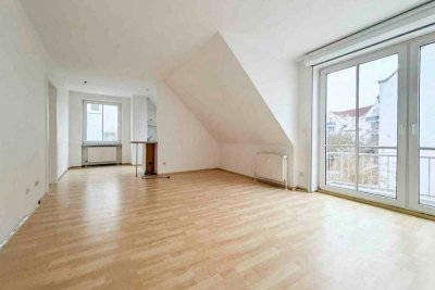 *Bezugsfrei!* 2-Zimmer mit Balkon, EBK und Stellplatz