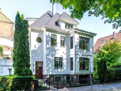 Exklusiv sanierte Altbauwohnung (KfW-55) mit hochwertiger Ausstattung und Blick auf den Schlossgarte