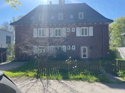 Loftartige Dachgeschoss Wohnung -  möbliert -