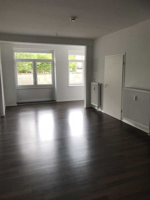 Schöne helle Wohnung mit EBK und kleiner Terrasse in Braunschweig zu vermieten !
