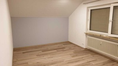 Moderne 1-Zimmer Dachgeschosswohnung in Heiningen