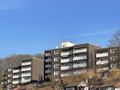 Attraktive 4 Zi Wohnung mit Aufzug und schönem Talblick
