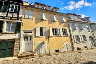 Charmante 1-Zimmer-Wohnung für Singles - mit Einbauküche in der Gernsbacher Altstadt