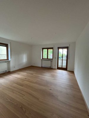 Frisch renovierte 4-Zimmer-Erdgeschosswohnung mit Balkon in Kitzingen