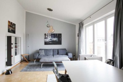Vollmöblierte helle  2-Zimmer-Wohnung mit u. Balkon
