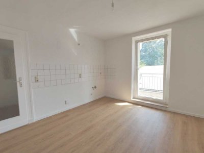 Schicke 2-Zimmerwohnung mit großen Balkon in ruhiger Lage + hochwertiger Laminatboden