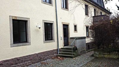 Schicke DG-Wohnung mit Einbauküche und Balkon !!!