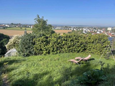 Engel & Völkers:  Große Doppelhaushälfte mit terrassiertem Garten