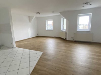 Sportlich und jung gesucht! Tolle und individuelle 2-R-WHG im DG - im Herzen der Stadt!