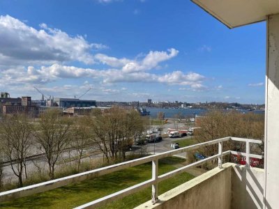 Renovierungsbedürftige1-Zimmer-Wohnung mit Blick auf die Kieler Förde!