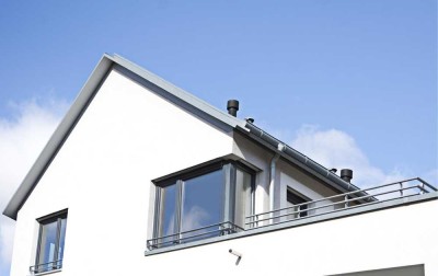 Ruhige und helle Wohnung mit Dachterrasse