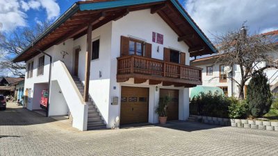 Exklusive, vollständig renovierte 3-Raum-DG-Wohnung mit EBK in Eggstätt