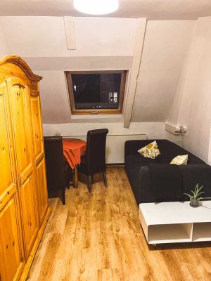 Charmante möblierte DG 2,5-Zimmer-Wohnung mit Komfort in St. Pauli!