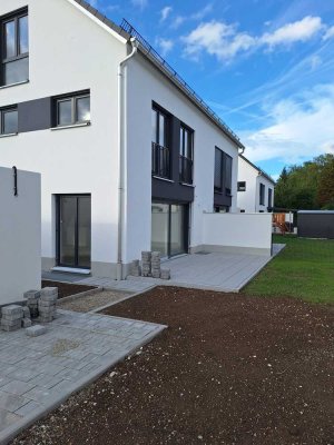 Neubau Doppelhaushälfte in gehobener Ausstattung in Nähe Ortszentrum
