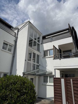 Schiersteiner Hafen vor der Tür | Helle 3 Zi. DG-Wohnung mit Balkon & Stellplatz