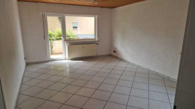 Geschmackvolle, sanierte 2-Raum-Wohnung mit Balkon und Einbauküche in Leimen