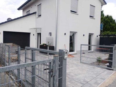 Schönes Haus mit drei Zimmern in 86663, Asbach Bäumenheim

Bei Fragen bitte anrufen 0178 831 68 99