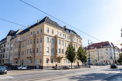 Individuelle 2-Zimmer-DG-Wohnung mit Eckbadewanne Nähe Hassel!