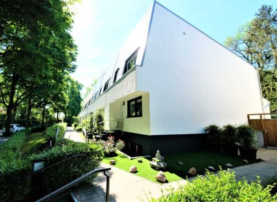 DESIGN TOWNHOUSE AM HAGENPLATZ + EINZIGARTIGES INTERIOR + POOL + GARAGE + RUHIG GELEGEN + VON PRIVAT