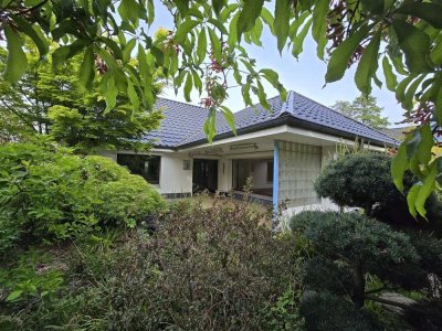 Großer Bungalow mit Einliegerwohnung auf wunderschönem Grundstück