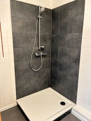 SÜDSTADT | gepflegte 2-Zimmer-Wohnung im ausgebauten Dachboden mit Spitzboden (im 5.Obergeschoss)