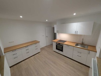 Erstbezug nach Sanierung: 3-Zimmer-Wohnung mit EBK, Garten & 2 Stellplätzen in Heilbronn-Sontheim