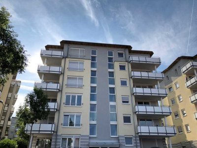 CityPark: Komfortable 3-Zimmer-Wohnung mit EBK, 2 Balkonen und TG-Stellplatz