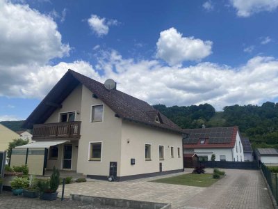 Super schönes, Ein-Zweifamilien Wohnhaus, mit Terrasse, Garten, Garage, Stellplätze in ruhiger Lage!