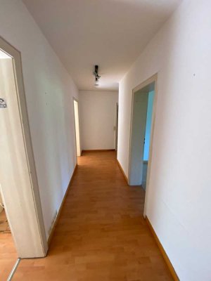 Moderne 4-Zimmer-Wohnung, Ideal für WG Neugründung mit Terrasse