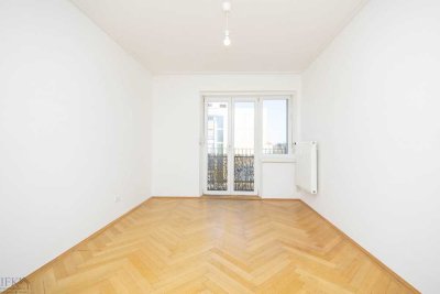 Hohe Decken, Fischgrätparkett, Bergblick. Gemütliche Altbauwohnung in Au-Haidhausen