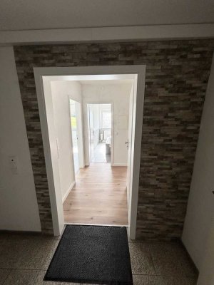 Erstbezug nach Sanierung: Schöne 2-Zimmer-EG-Wohnung in Walzbachtal