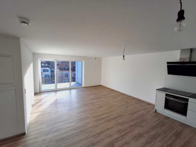 Penthouse-Wohnung mit 2 Zimmern, Dachterrasse, EBK, Tiefgaragenstellplatz