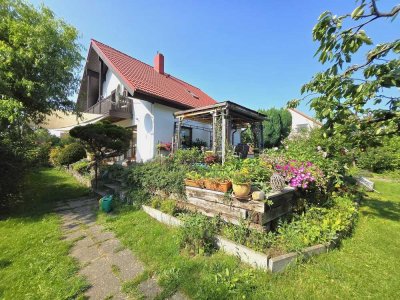 Modernes Einfamilienhaus mit Einliegerwohnung in familienfreundlicher Lage